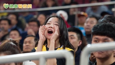 劇烈活動大聲吼叫後喉嚨緊繃 當心罕見皮下氣腫作祟