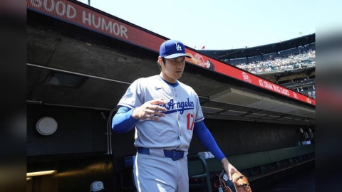 MLB/還好是腳受傷不是手!大谷翔平賽前「寵粉」簽名 !預定本週末將進牛棚