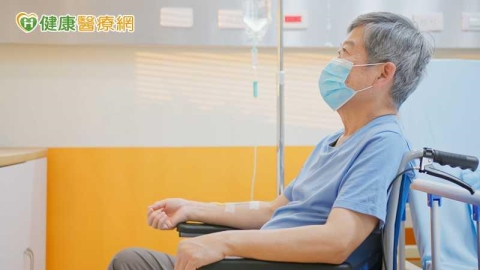父母開始忘東忘西?專家揭5大警訊 長照規畫別等跌倒住院才開始