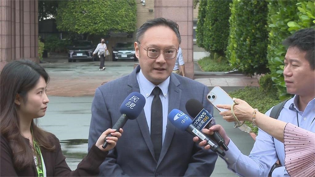 快新聞/好兇喔!盧秀燕拒答媒體提問還「瞪記者」 台中副市長道歉了