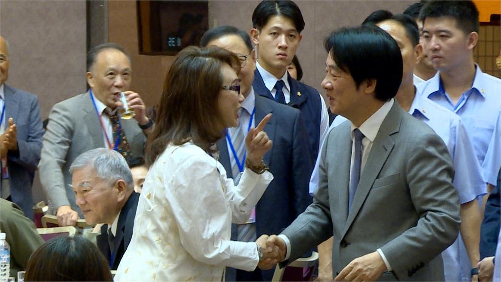 賴總統赴玉山科技協會晚會 喊「經濟進步靠民主與教育」