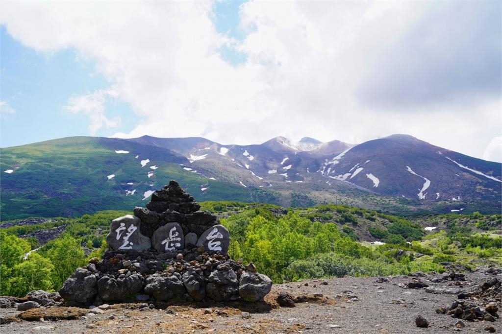 快新聞/北海道十勝岳火山噴發了!現場狂搖45秒 驚悚黑煙冒出畫面曝