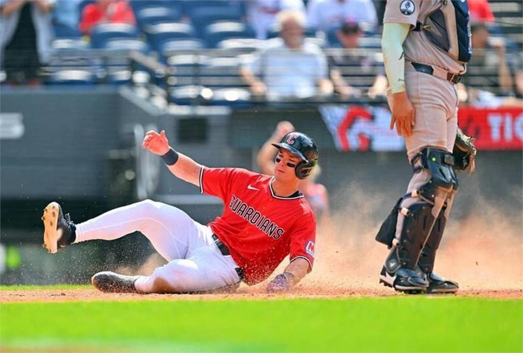 MiLB/費仔力拼大聯盟!猛敲雙安、跑回超前分 3度上壘率領球隊神逆轉