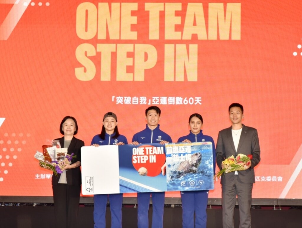 贊助儀式。出席貴賓包括運動部李洋部長(右1)、農業部杜文珍常務次長(左1)等人,共同為即將出征的國手們加油。圖/農業部提供