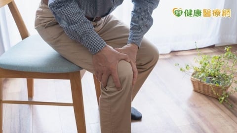 腳突然冰冷疼痛別輕忽!86歲婦人險截肢 醫揭血管急症警訊