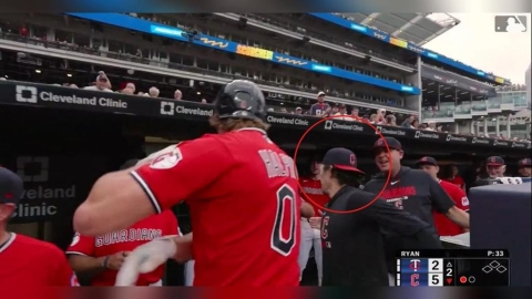 MLB(影)/菜鳥生涯第一轟竟然賞教練一巴掌!兩人不是發生衝突背後真相笑翻全場
