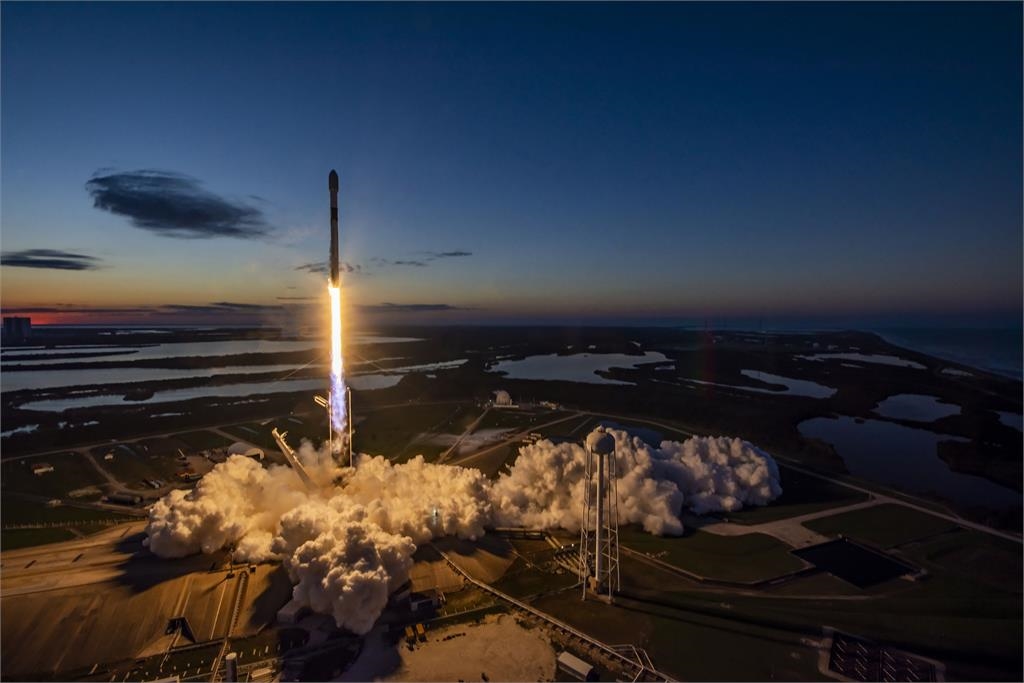馬斯克不忍了!SpaceX「股價連摔7天」市值滑落第十⋯開嗆空軍「這句話」