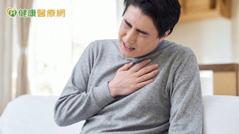 心肝肺全都左右顛倒! 37歲男罹肺癌 醫花5小時成功切除腫瘤