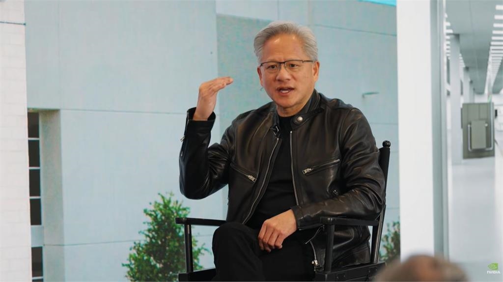 黃仁勳喊 "別拿槍指台灣的頭"  是台灣救了美半導體