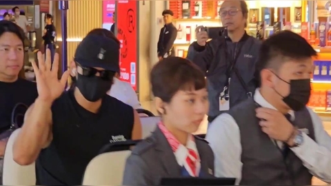 國際級巡演搬進大巨蛋！韓國天王Rain抵台　親切揮手畫面曝
