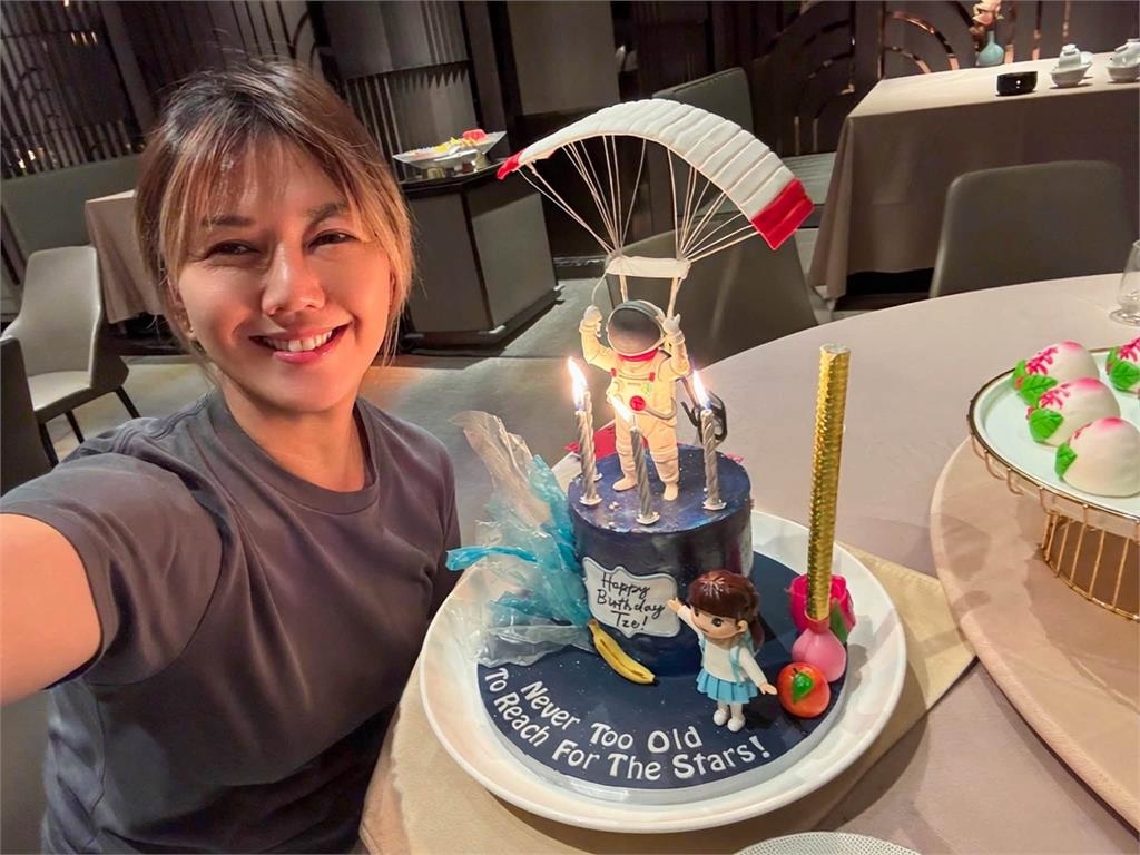 華語天后迎48歲生日!孫燕姿陪尪看電影 曝絕美近照網驚呆:不見歲月痕跡