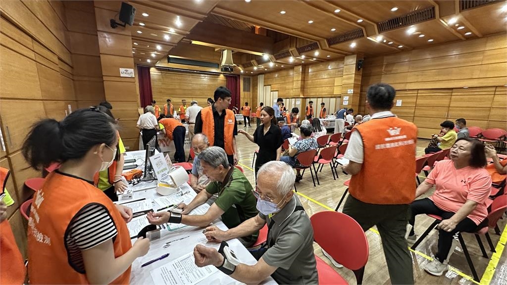 運動部/想挑戰金牌部長紀錄嗎?李洋握力結果大公開!號召全民動起來做伙PK