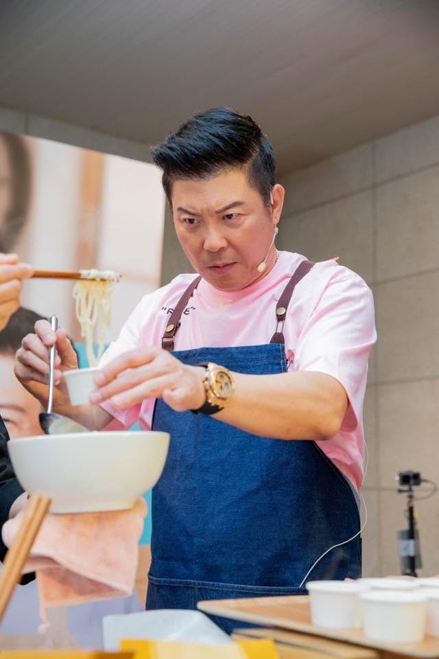 陶晶瑩按讚蔣萬安遭出征!曾國城「曾拌麵」衰捲毒油 他22字回應725遊行