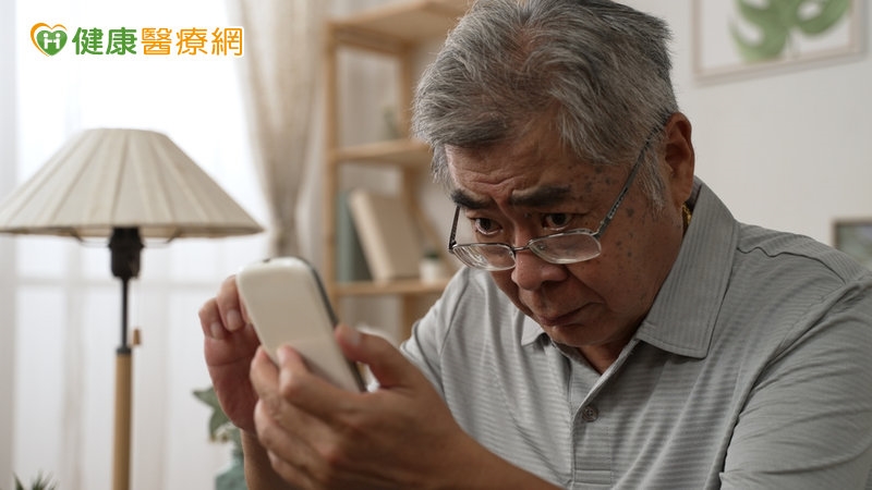 肩頸痠痛一路麻到手?醫提醒恐是頸神經壓迫 出現這些警訊快就醫
