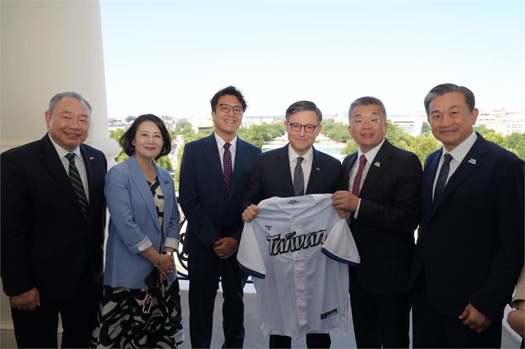 快新聞／沈伯洋重磅同台NBA球星！宣布10月來台　合影畫面曝光