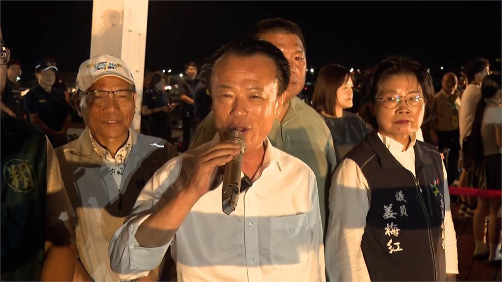 東石海之夏最終日人潮大爆滿 壓軸海上煙火秀超繽紛