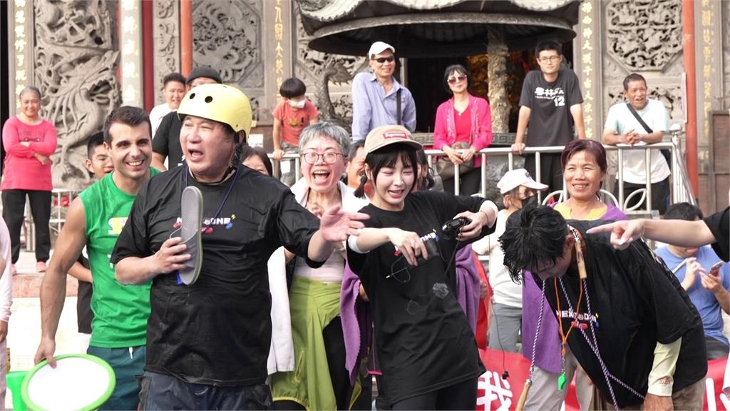 胡瓜錄影驚喊「幹什麼!」下一秒看見水桶拔腿就跑慌張畫面曝光