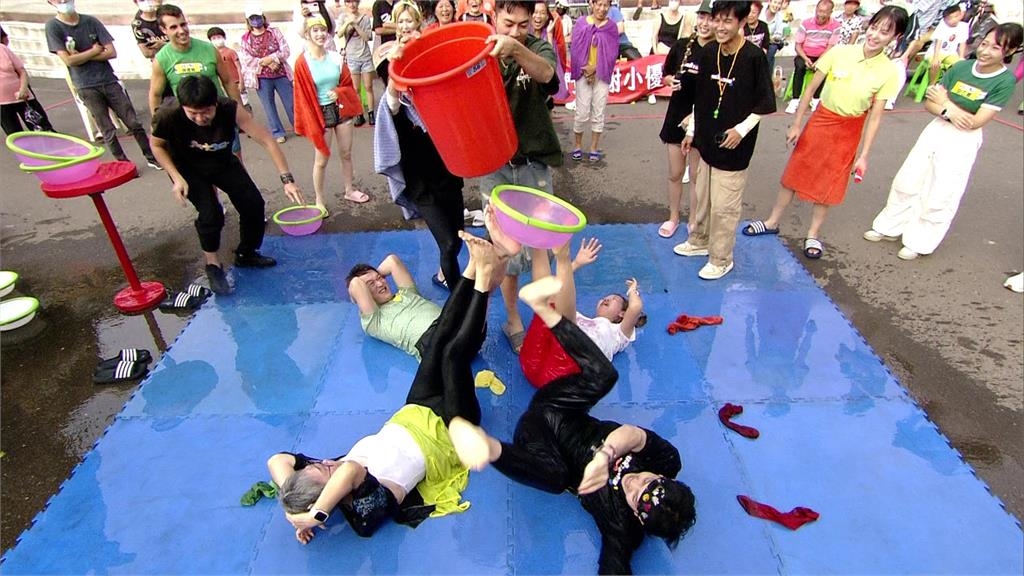 胡瓜錄影驚喊「幹什麼!」下一秒看見水桶拔腿就跑慌張畫面曝光