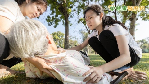 75歲嬤半年昏倒多次竟是心臟惹禍　新型無導線節律器助重拾心跳