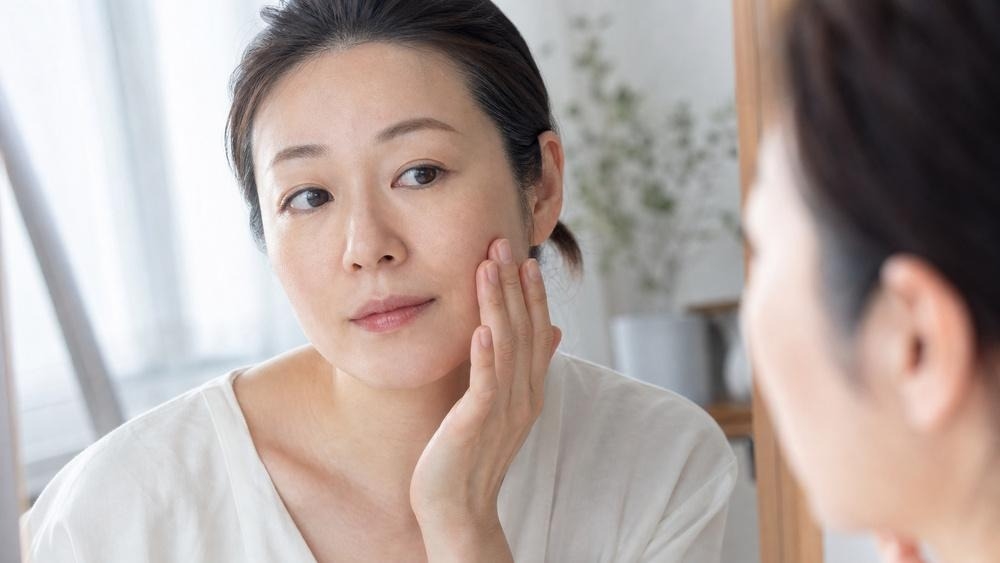 睡前厚擦乳霜隔天還是乾?專家:夜間保濕先看懂封存、修護與用量