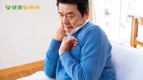 66歲男中風後右側無力 接受輔助治療逐步改善