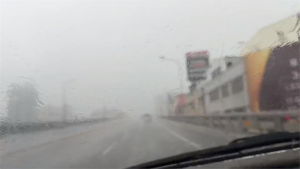 午後豪雨中部雨狂炸! 彰化"魚沖馬路" 低窪地區積淹水