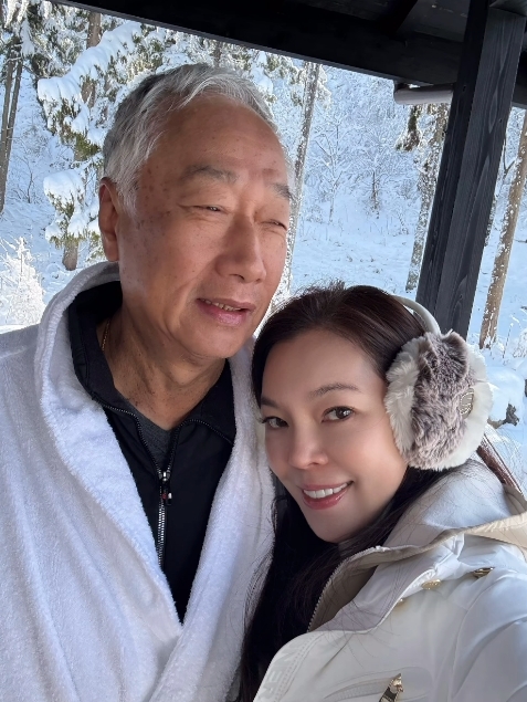 郭台銘女球友風波「沒人敢問」！知情人曝「至今尚未向太太細談」曾馨瑩心碎撐1個月