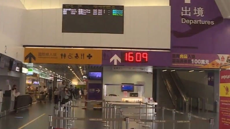 去國外才懂!網紅逛台中機場免稅店直擊「1畫面」驚喊:台灣服務業太誇張