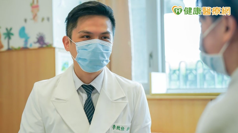 9歲童反覆肚痛竟藏15公分惡性腫瘤　家長必學「洗澡摸肚法」早期偵測