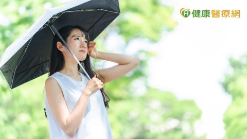 夏天皮膚越來越差?中醫揭原因不只是「太熱」 大量爆汗為何不見得好?