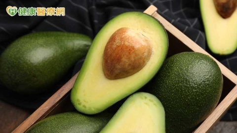 每天1顆酪梨吃半年!研究觀察LDL粒子下降 估心臟病風險降4%