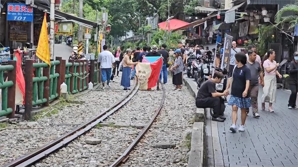 林志玲平溪放天燈挨罰！本人親回：會乖乖繳罰單