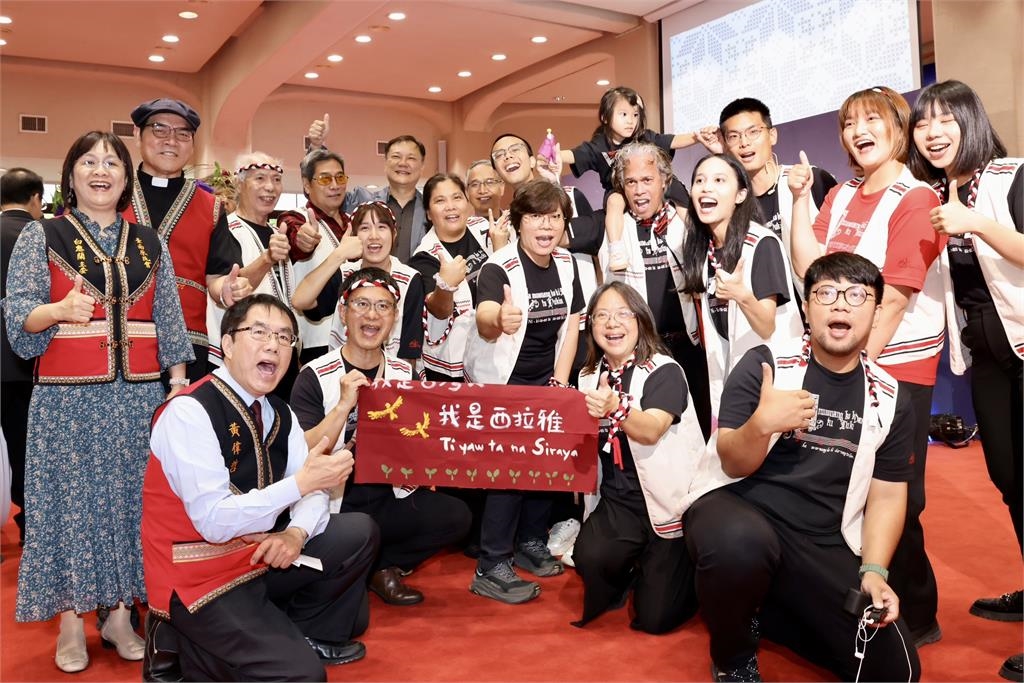 行政院核定西拉雅族為法定原住民,黃偉哲見證南市府長期推動正名!