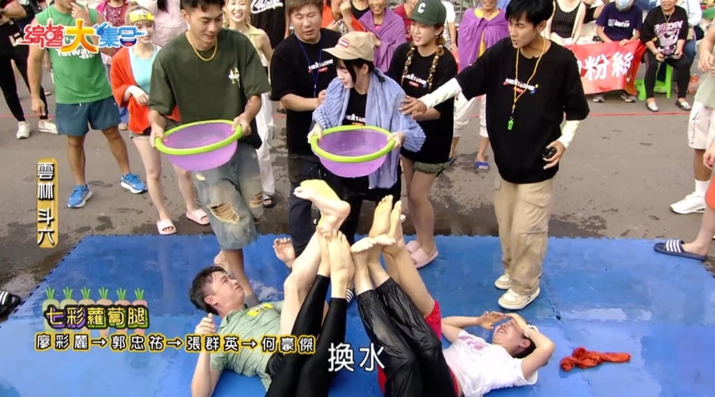 場面狼藉！《綜藝大集合》來賓暴動「潑濕胡瓜整身」 製作人也急逃