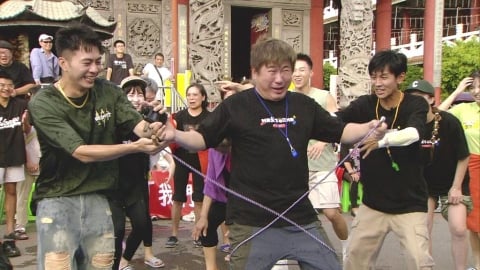 場面狼藉！《綜藝大集合》來賓暴動「潑濕胡瓜整身」 製作人也急逃