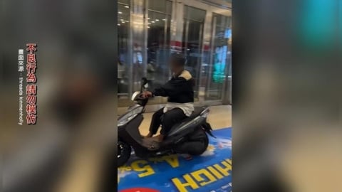 台中拖鞋伯「騎車」闖百貨 櫃哥櫃姐全看傻 網笑:新光穿越