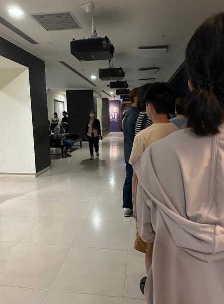 快新聞/「龍藏經」能量說瘋傳!人潮爆滿、排隊拉長 故宮宣布8/8起週一開館