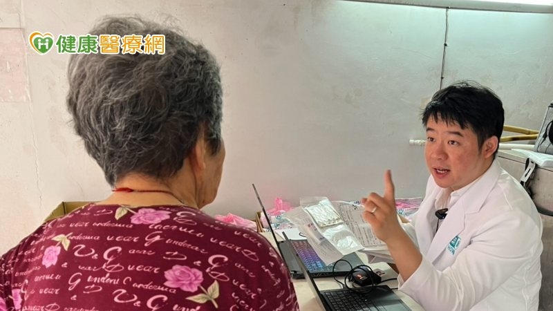 近4成長者未與子女同住　藥師：父親節除了送禮，也別忘幫爸爸檢視用藥