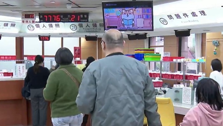國人瘋出國旅遊!辦護照驚傳變貴「印1本虧348元」外交部研議調整規費