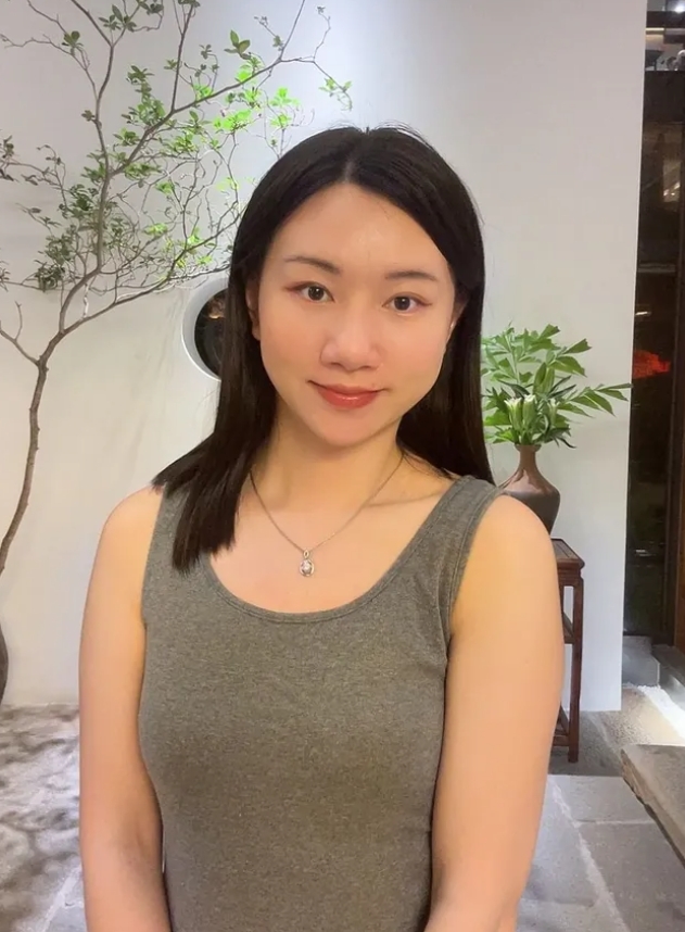 「飯局妹」才自爆遭富豪「付費摸胸」!再抖女星「索百萬包拒陪吃」掀網瘋猜…她急道歉