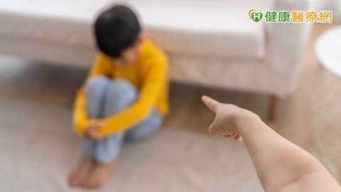 黃仁勳的話掀共鳴!專家談6項「情緒不成熟父母」常見表現 這樣自救
