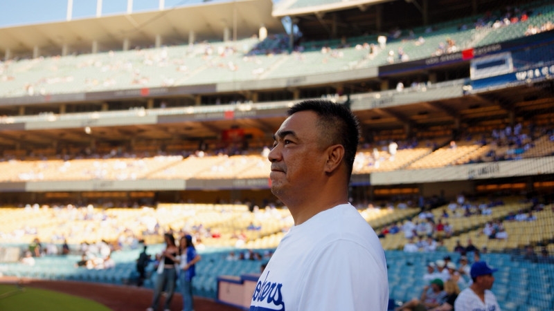 MLB(影)/台將登大聯盟第1人!「台灣巨砲」陳金鋒重返道奇再穿52號球衣開球