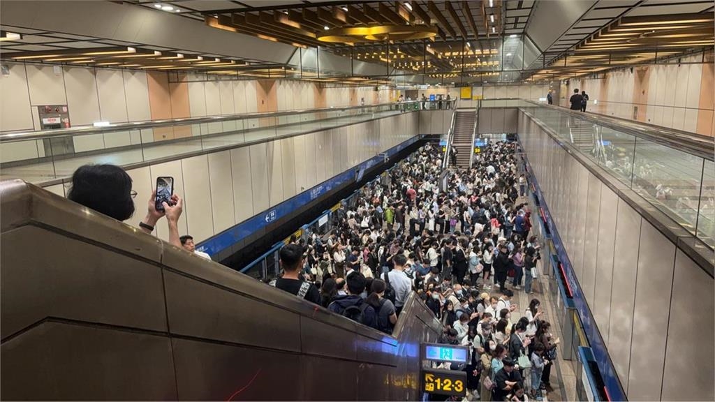 快新聞/蔣萬安快來看!北捷「這1站」尖峰擠不上車 議員籲:延長加密班次時段