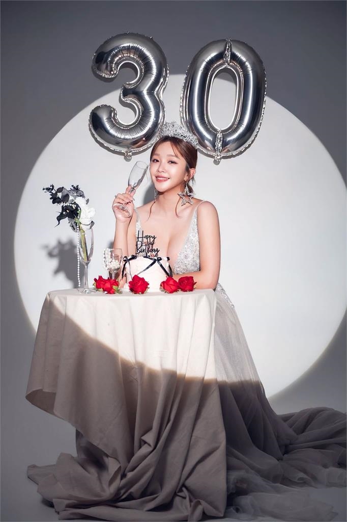 賴慧如迎30歲「戰袍全開」整組誠意放桌!親揭「15年星路」1事很幸運