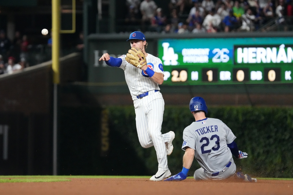 MLB(影)/塔克禍不單行!重返前東家小熊主場被猛噓!跑壘失誤又遭教頭說重話