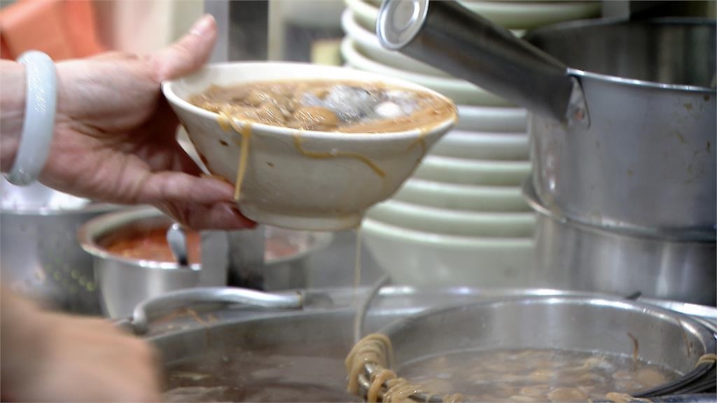 饒河老店 「蓋掉蔣萬安簽名」遭出征 沈伯洋籲:支持者理性