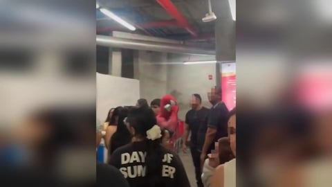 蜘蛛人驚爆遭「毒氣襲擊」!播一半突飄怪味…影迷扛不住衝出逃命
