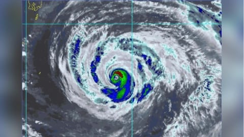 白海豚「開風眼長胖」攪局父親節!專家示警「對台影響」1地風雨達最強