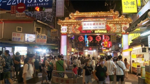 真玻璃心?饒河夜市名店菜單「蓋1大咖簽名」遭出征 沈伯洋聲援了