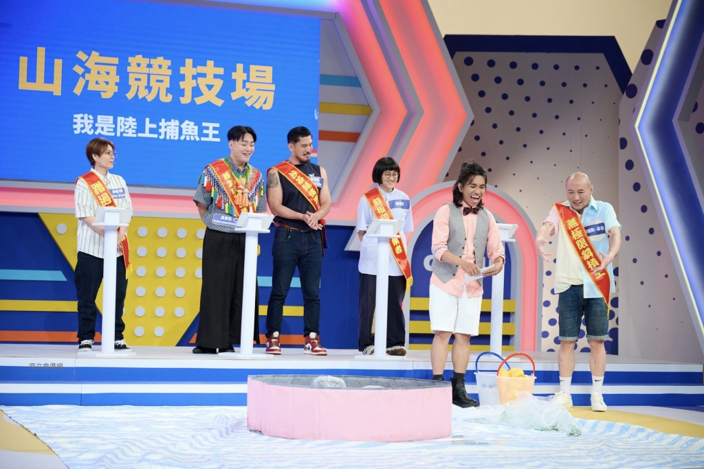 金曲男星單飛接主持棒！益智節目被來賓回答嚇傻：真的接不住